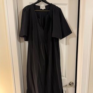 Pomander Place Black swing Sleeve Dress